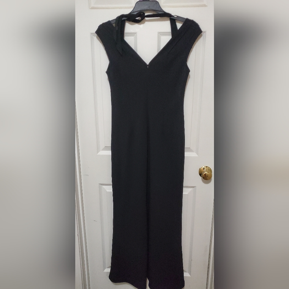 Elegant Black Sleeveless Dress. Stretchy Material